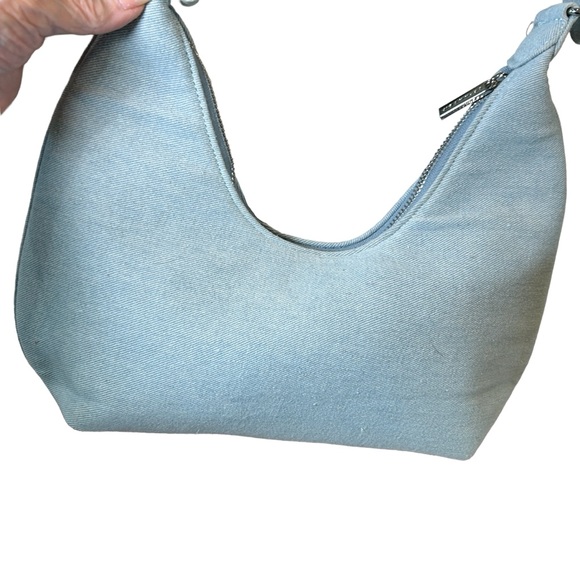 Skinny Dip of London light blue denim shoulder bag with daisies. - Picture 2 of 7